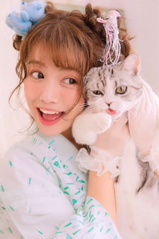 《年轻女教师》在线观看